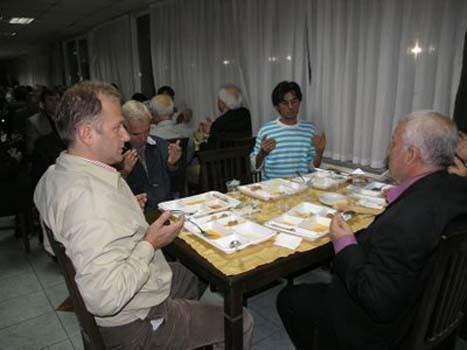 <p>Ramazanla beraber ön yargılar ve küskünlükler ortadan kalkar, toplumsal iletişim artar.<br />
</p>