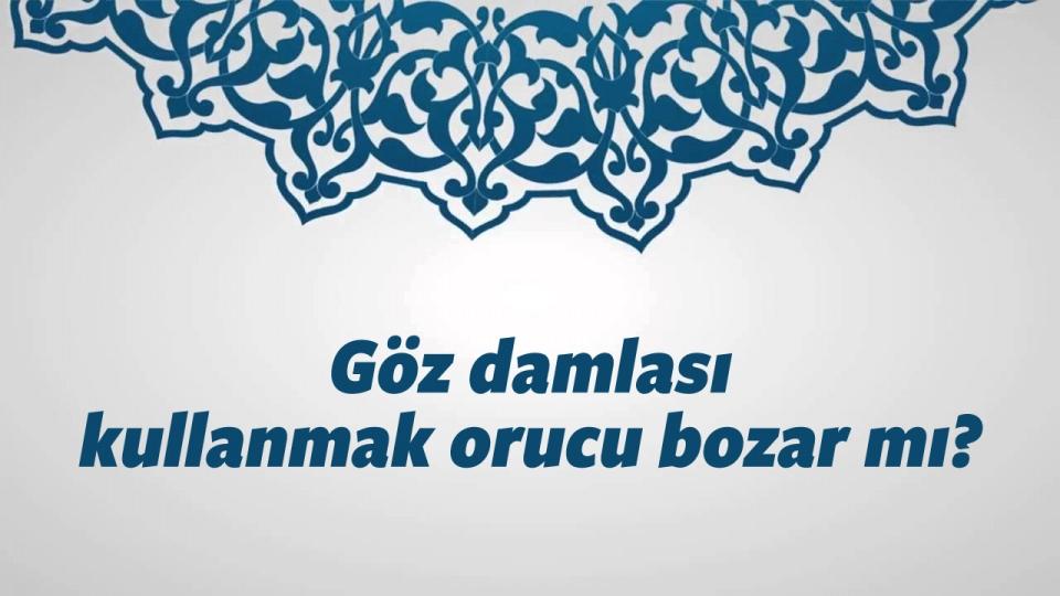 <p>Uzman göz doktorlarından alınan bilgilere göre, göze damlatılan ilaç miktar olarak çok az (1 mililitrenin 1/20’si olan 50 mikrolitre) olup, bunun bir kısmı gözün kırpılmasıyla dışarıya atılmakta, bir kısmı gözde, göz ile burun boşluğunu birleştiren kanallarda ve mukozasında mesamat yolu ile emilerek vücuda alınmaktadır.Damlanın yok denilebilecek kadar çok az bir kısmının, sindirim kanalına ulaşma ihtimali bulunmaktadır. Bu bilgiler, yukarıdaki bilgilerle birlikte değerlendirildiğinde, göz damlası orucu bozmaz.</p>