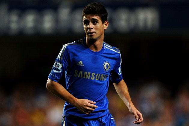 OSCAR - Chelsea : Geçtiğimiz sezon Şampiyonlar Ligi'ni kazanan Chelsea, yeni sezon öncesinde uzun süredir ilgilendiği Oscar'ı Internacional'den kadrosuna kattı. Olimpiyat Oyunları'nda da Brezilya forması ile yeteneklerini kanıtlayan oyuncu, Roberto Di Matteo'nun kendisine şans vermesi halinde takım oyununa derinlik katacaktır.