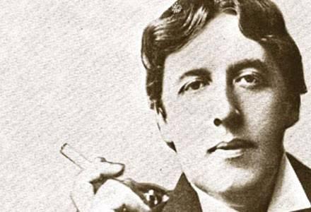 <p>Ya duvar kâğıdı gidiyor ya da ben. Ölmek kaderde var;yaşayıp köhnemek hazin...-Oscar Wilde</p>
