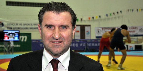 <p>1996 Atlanta, 2000 Sidney Olimpiyatları’nda başarılara imza attık. Türkiye Futbol Federasyonu’nda genel kurul delegeliği, profesyonel kurul ve dış ilişkiler kurulu üyelikleri görevlerini yürüttüm. İstanbul Büyükşehir Belediyesi bünyesindeki İDO ve ULAŞIM A.Ş. şirketlerinde yönetim ve denetim kurulu üyesi olarak görev yaptım.</p>
