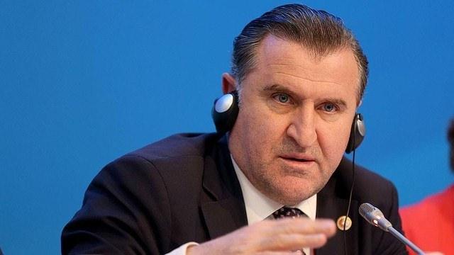 <p>Yurtiçi ve yurtdışı dergilerde, kongrelerde yayınlanmış ve sunulmuş yabancı dilde akademik çalışmalarım bulunmaktadır. Mühendislik yönetimi, proje yönetimi, liman işletmeleri, denizcilik ekonomisi, stratejik yönetim konularında çeşitli dersler verdim. 2003 yılında görevimden ayrılarak özel sektörde çalışmaya başladım.</p>