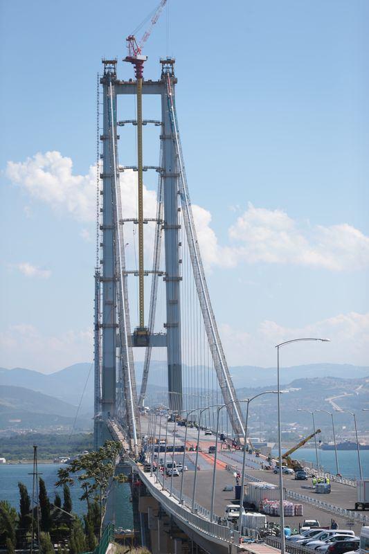 <p>Dünyanın en büyük orta açıklıklı asma köprüleri arasında 4. sırada</p>
