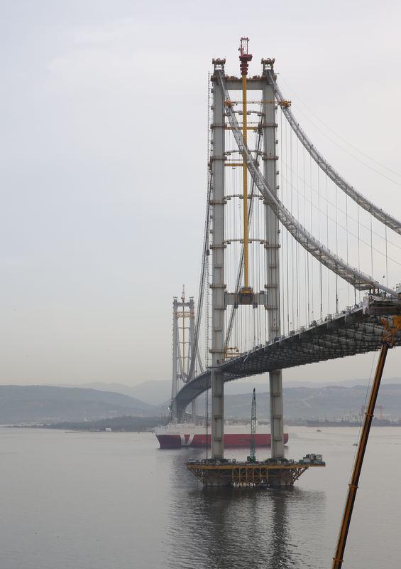 <p>Osmangazi Köprüsü'nün açılmasıyla Kocaeli'nin Gebze ve Diloavası ilçelerindeki sanayi yükünün azalması bekleniyor.</p>
