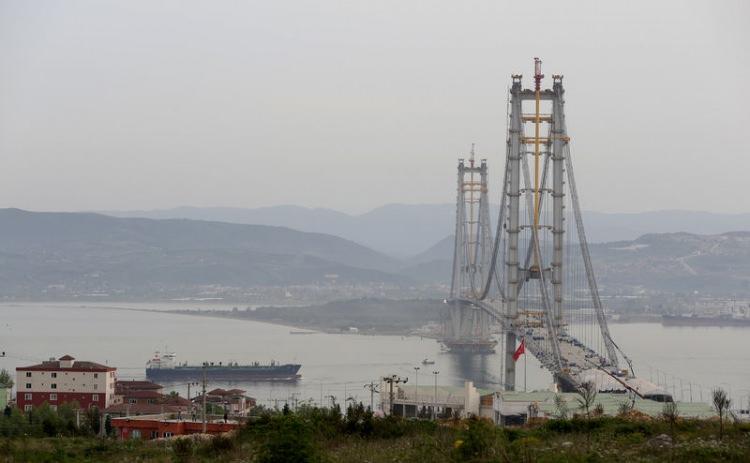 <p>Köprünün yapımında 8 bin işçi çalıştı.</p>
