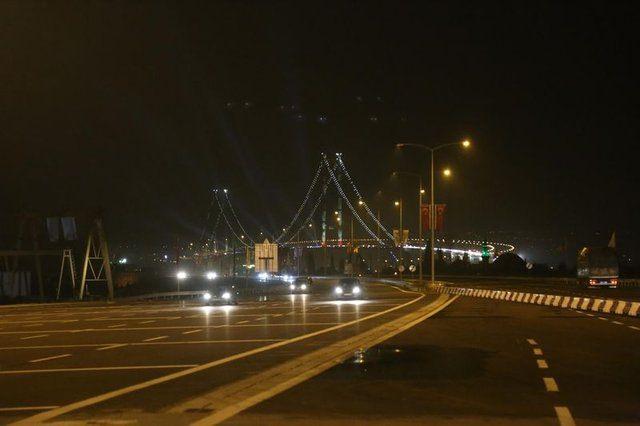 <p>2.4 km uzunluğundaki Fransa’nın Millau Viadunt Köprüsü’nün geçiş ücreti 23 TL. Bu köprünün kilometre başına geçiş ücreti 10 TL. Bu köprü, 2004 yılından beri faaliyette bulunuyor.</p>

<p> </p>
