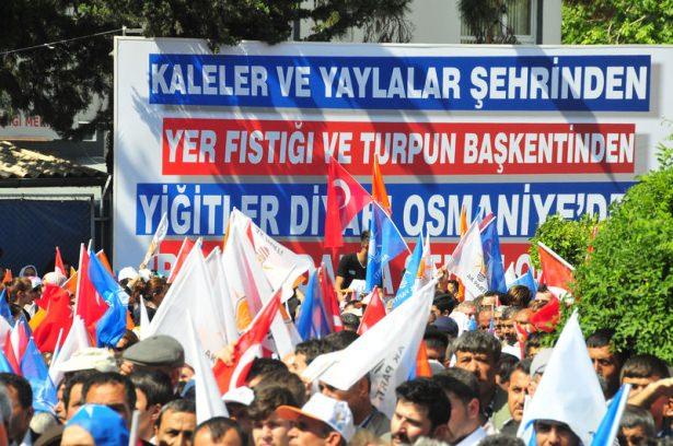 <p>İşte AK Parti'nin Osmani'ye mitingi ve objektiflere takılan ilginç fotoğraflar...</p>
