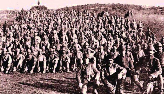 <p>Ulu Önder Mustafa Kemal Atatürk Çanakkale Savaşı'nda göğsüne saplanan şarapnel parçası ile yaralanmıştır.</p>
<p> </p>
<ul>
</ul>
<ul>
</ul>