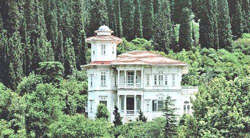 <p><strong>1730 - Nefes Vakfı</strong><br />
</p>
<p>Vakfın amacı halkın rahat nefes almasını sağlamaktır.Bunun için Bebek' te yaptırdığı köşk ve limanda ümmet-i Muhammed teneffüs eylemesi düşünülmüştür...</p>
<p> </p>