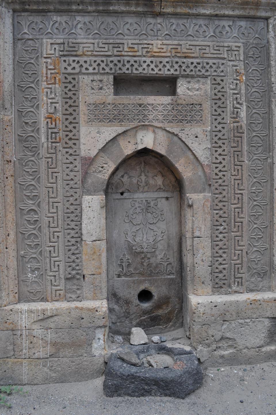 <p><strong>1837 - Suyu Soğutan Vakıf</strong></p>

<p>Vakfın amacı akar ve hayratının bulunduğu  Aydın ilinde hizmet vermektir. Aydın Orta Mahallesinde yaptırdığı çeşmeye yaz günlerinde 90 gün süre ile kar konularak suyun soğutulmasını sağlamaktır.</p>

<p> </p>
