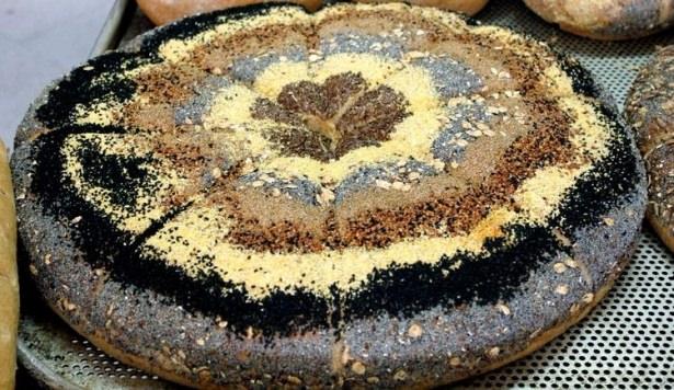 <p>‘Has ekmek’ denen bu ekmek, sarayda yapılır ve has fırınlarda pişirilirdi. </p>
