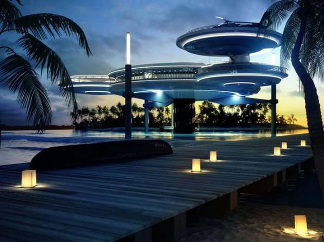 Bir bölümü su altında bir bölümü ise su üstünde bulunan otel, iki büyük diskten oluşuyor. Bu iki disk birbirine ortasından 5 tane sütunla bağlanacak ve orta sütunda konukları ve otel çalışanlarını iki disk arasında taşıması için bir asansör bulunacak.