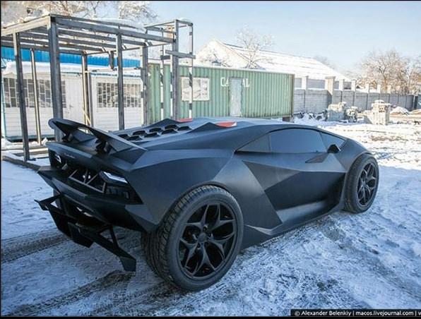 <p>Kırgızistan’ın başkenti Bişkek’te bir grup genç kendi Lamborghini Sesto Elemento'larını üretti.</p>
