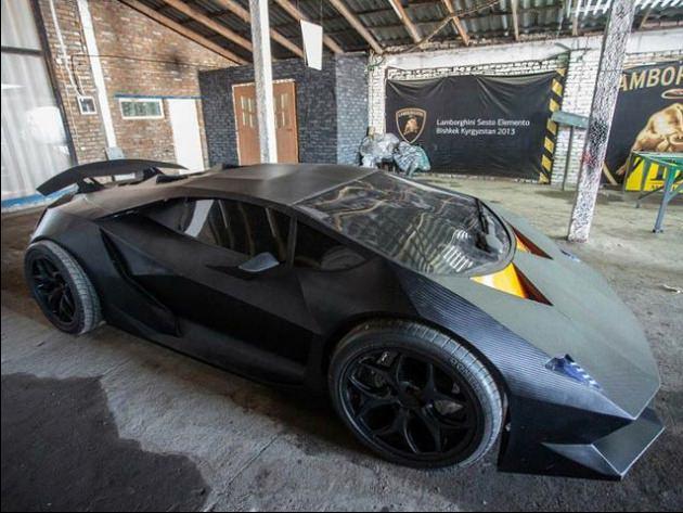 <p>Otomobil tutkunu gençler İtalyan süper otomobilin kopyasını yapmak için 15 bin dolar harcayıp, 2 milyon dolarlık Lamborgini görünümünde bir otomobil ortaya çıkardı.</p>
