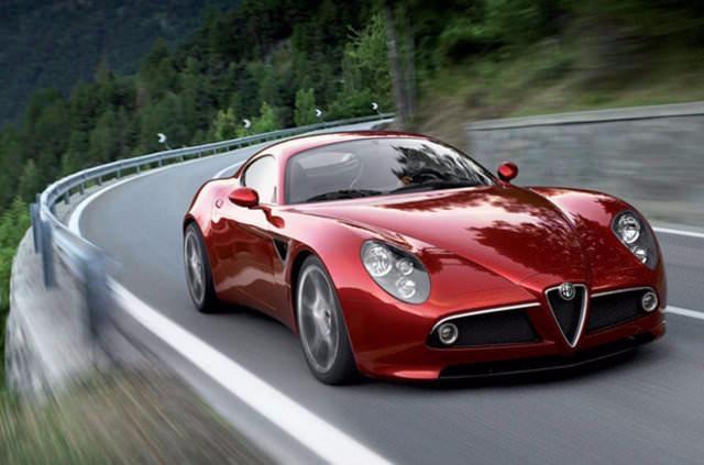 <p>Alfa Romeo: 1910'da A.L.F.A. (Anonima Lombarda Fabbrica Automobili (Lombardiya Otomobil Fabrikası Şirketi)) adıyla kurulan şirket, Nicola Romero'un ortak olmasıyla Alfa Romeo adını aldı.</p>

<p> </p>

<ul>
</ul>

<ul>
</ul>
