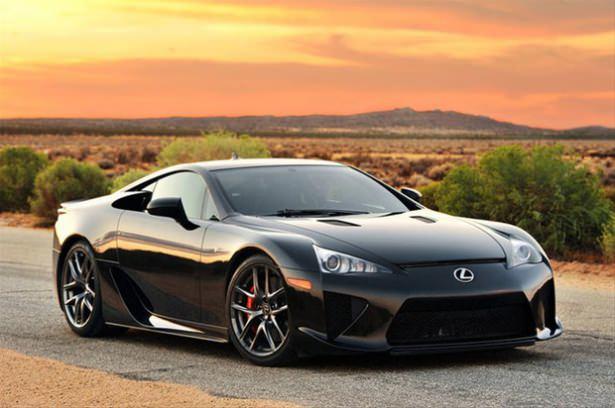 <p><strong><strong>Lexus:</strong></strong></p>
<p> Latince'de kanun anlamına gelen isme sahip şirket, Toyota'nın lüks otomobil markasıdır.</p>