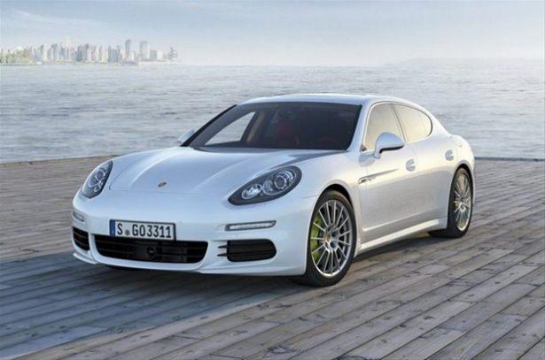 <p><strong><strong>Porsche:</strong></strong></p>

<p> Şirket, ünlü Volkswagen'in 'Kaplumbağa' modelini tasarlayan mühendis Ferdinand Porsche'nin oğlu Ferry Porsche tarafından kurulmuştur.</p>
