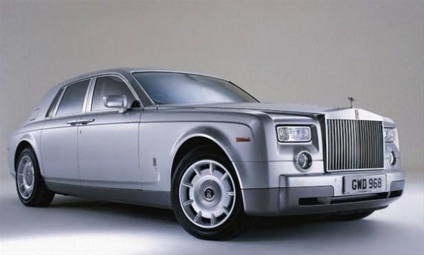 <p><strong><strong>Rolls-Royce: </strong></strong></p>

<p>El yapımı otomobilleri ile ünlenen İngiliz lüks otomobil markası ismini kurucuları Steven Rolls ve Henry Royce'den almıştır.</p>
