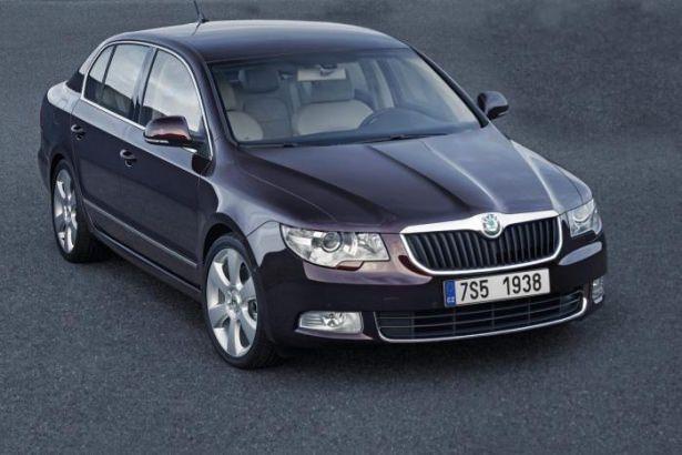 <p>1.6 TDI motoru ve Türkiye'ye özel DSG şanzıman kombinasyonu ile sunulan Superb için düzenlenen 'Takas Kampanyası' eylül boyunca devam edecek. Superb, Türkiye'de 65 bin 400 TL'den başlayan fiyatlarla satılıyor. Bir önceki nesline göre yüzde 19'a varan oranlarda daha az yakıt tüketen Superb, standart güvenlik ve konfor donanımları açısından oldukça zengin. </p>
