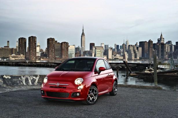 <p><strong>FIAT</strong><br />
<br />
Ekim ayında ayrıca Fiat 500L modelinde 2 bin 250 TL değerindeki “Navigasyon ve Geri Görüş Kamera Paketi” veya “Beats Audio Hi-Fi Ses Sistemi Paketi”, 500L Living modelindeyse 4 bin 320 TL’lik “Opening Edition Paketi” hediye.<br />
 </p>
