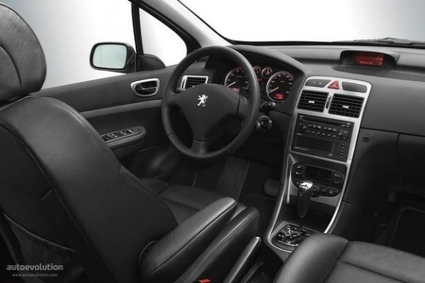 <p>10 km hızı geçtiğinizde kapılar otomatik kilitlenir.</p>