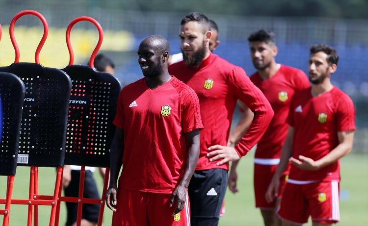 <p>Issiar Dia - Evkur Yeni Malatyaspor</p>