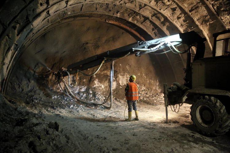 <p>Doğu Anadolu Bölgesi, İran'a ve İç Asya'ya bağlayan güzergahtır. Şimdi konu bütün güzergahın denizle sağlıklı bir şekilde buluşmasıdır. </p>
