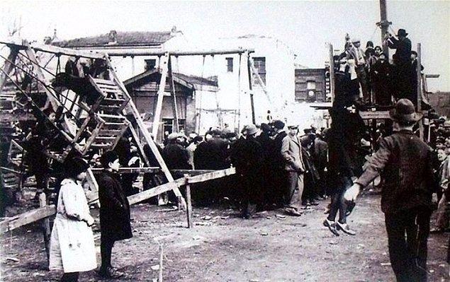 <p>113. Cinci Meydanı'nda kurulan panayır alanı (1930'lu yıllar. Kadırga)</p>
