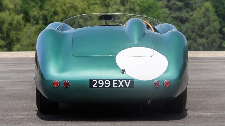 <p>Dünyanın en ünlü spor otomobil dayanıklılık yarışlarından biri olan Le Mans yarışlarına özel olarak tasarlanan otomobilin şasisi Ted Cutting’in imzasını taşıyor.</p>
