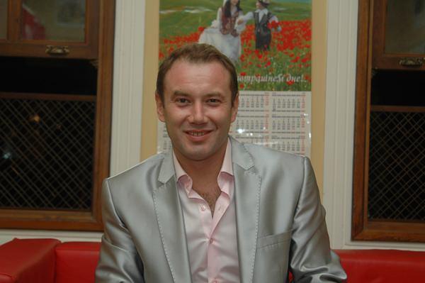 <p>Şoray Uzun - 49</p>

<p> </p>
