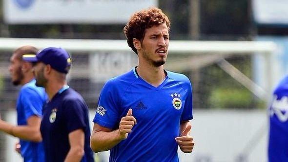 <p><strong>Salih Uçan</strong><br />
<br />
Sezon başladığında Fenerbahçe'de en çok merak edilen oyuncuların başında geliyordu Salih Uçan. Fenerbahçe'nin aradığı "10 numara" olması beklenen Salih, Advocaat'a kendini ispatlayamadı. Devre arasında kiralanması ihtimali oldukça yüksek...</p>
