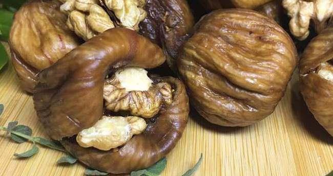 <p>55 yaş üstü yetişkinlerde yaygın görülen bir göz hastalığı olan sarı noktadan korunmak için düzenli olarak kuru incir yenmesi gerekir.</p>
