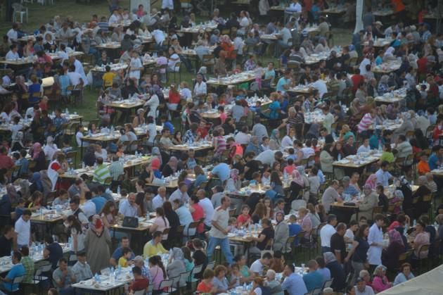 Kırklareli'nde iftar çadırına yoğun ilgi