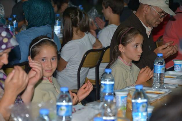 Kırklareli'nde iftar çadırına yoğun ilgi