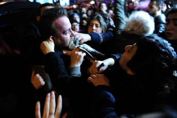 <p>Alman Der Spiegel dergisi internet sitesindeki haberine, <strong>"&Uuml;niversite &ouml;ğrencisinin &ouml;ld&uuml;r&uuml;lmesi sonrası eylemler d&uuml;zenleniyor</strong>" başlığını attı. .</p>
