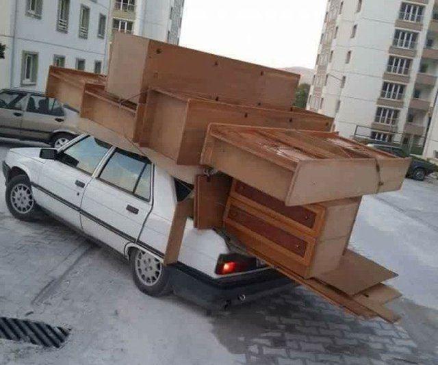 <p>Bilecik'te bir vatandaş eşyalarını, yeni aldığı evine kendi otomobiliyle taşıdı. Otomobili görenler gözlerine inanamadı. Evini taşıyan vatandaş ise bu fotorafı sosyal medyada 'Türk'e imkansız de sonra otur seyret' notuyla paylaştı</p>
<p> </p>
<ul>
</ul>
<ul>
</ul>