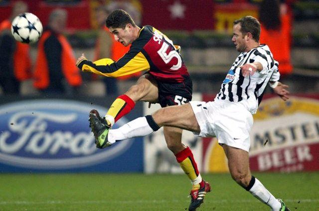 <p>Galatasaray - Juventus maçı sonrasında Davids:<br />
<br />
<strong>"Bizde böyle taraftar olsa hiçbir takım karşımızda duramaz."</strong></p>