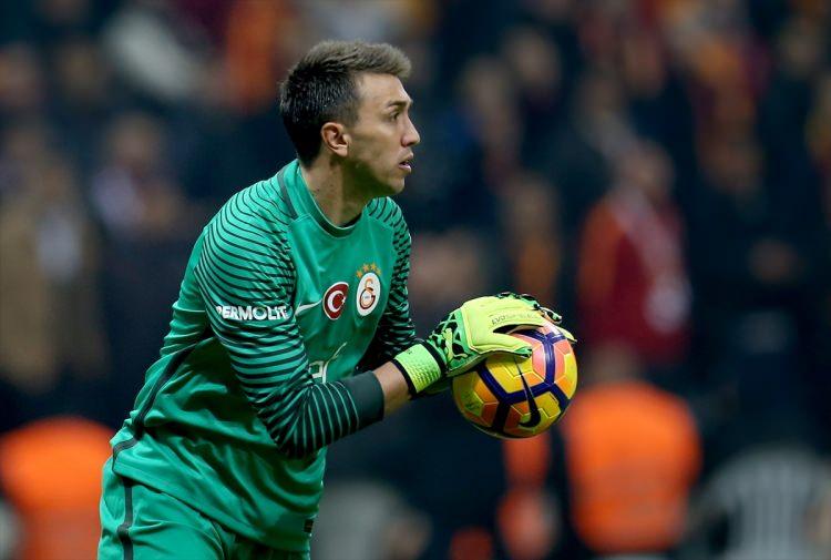 <p>Fernando Muslera - 3,3 milyon euro</p>
