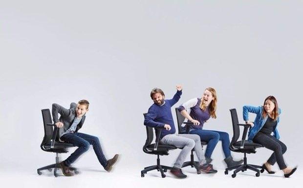 <p>Dünyanın ofis sandalyesi ile en hızlı gitme rekoru 100 metreyi 31.92 saniyede giden yine Andre Ortolf'a ait.</p>
