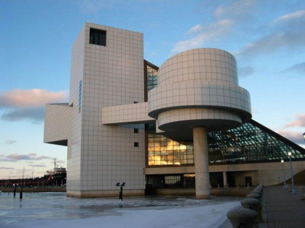 <p>Rock and Roll Hall of Fame and Museum (Ohio, USA)</p>
