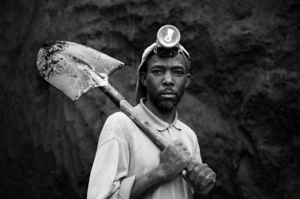 <p>Koltan madeni, cep telefonları, DVD oynatıcılar gibi yüksek-teknoloji ürünlerinde kullanılıyor.</p>

<p> </p>
