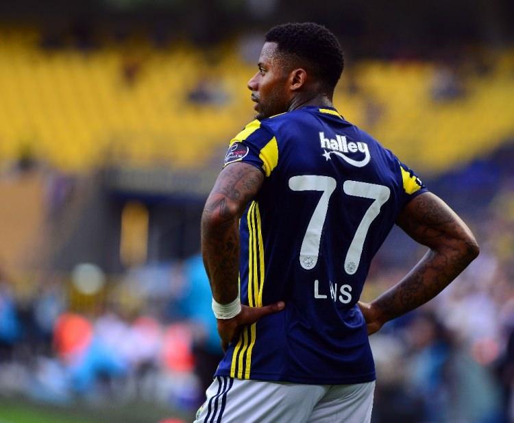 <p><strong>JEREMAIN LENS</strong></p>
<p>Kulübü Sunderland ilk aşamada 8 milyon Euro istedi. Bu şartlarda transferi mümkün değil. Bir formül aranıyor.</p>