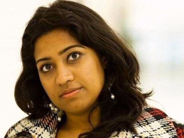 <p>Chatterjee Meenakshi, Kaliforniya Üniversitesi’nden mezun olduktan sonra HP’de oldukça başarılı çalışmalara imza attı.<br />
 Daha çok kullanıcının sosyal ortamları kullanmasını sağlayan server’ları geliştiren Chatterjee, bu başarılarının ardından Twitter’da işe girdi.</p>

<p> </p>
