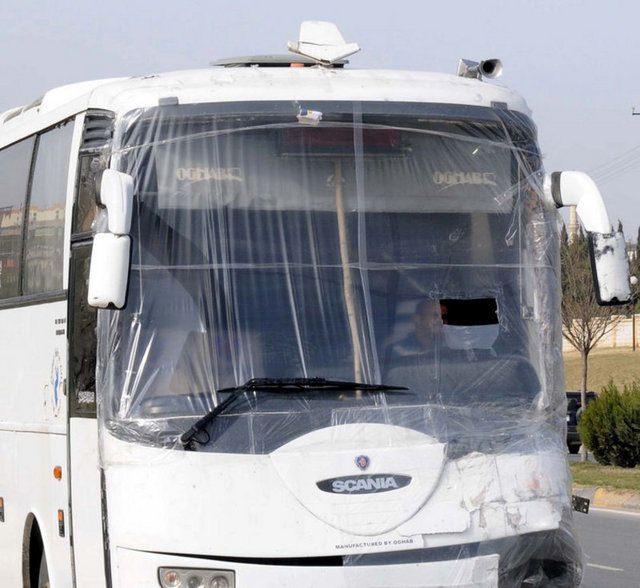 <p>Karıştığı bir kaza sonrası kırılan camını naylonla kapatıp açtığı delikle önünü görmeye çalışan bir sürücü objektiflere böyle yansıdı.</p>

<p> </p>

<ul>
</ul>

<ul>
</ul>
