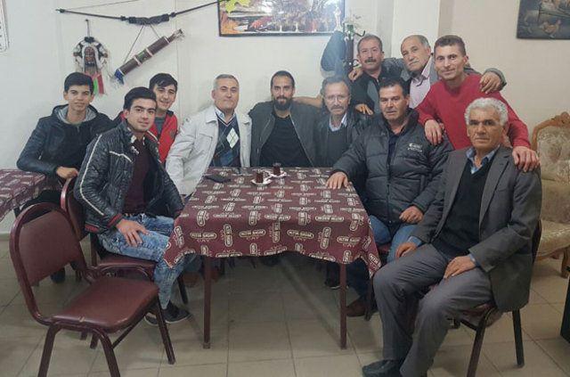 <p>Eskişehirspor'un 10 numarası Erkan Zengin, bir kahvehaneye sürpriz ziyarette bulundu.</p>
