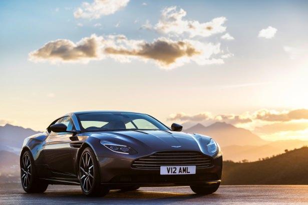 <p><strong>Aston Martin’in yeni modeli DB11, Cenevre Otomobil Fuarı’nda görücüye çıktı. Otomobilin 2016’nın son çeyreğinde teslim edilmesi planlanıyor. </strong></p>
