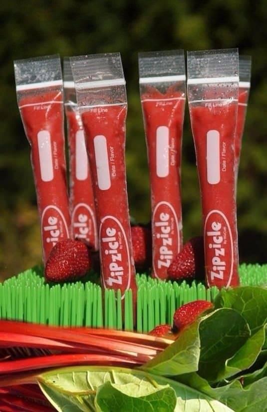 <p>Zipzicle</p>
<p>Kendi buz tüplerinizi tamemen sağlıklı ve taze içeriklerle yapabilirsiniz. "Zipzicle" larınızı meyve suyu, yoğurt ya da ne isterseniz onunla doldurun, ne kadar isterseniz o kadar yiyin ve fermuarını kapatın.</p>