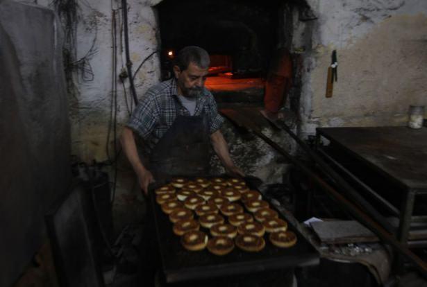 <p>Türk mayasının özelliğinden dolayı simit, 1 yılı aşkın süre tadı ve özelliği bozulmadan durabiliyor. 9 yaşından beri bu fırın ikinci evim oldu. Simit yapmak hayatımın ayrılmaz bir parçası haline geldi."</p>
