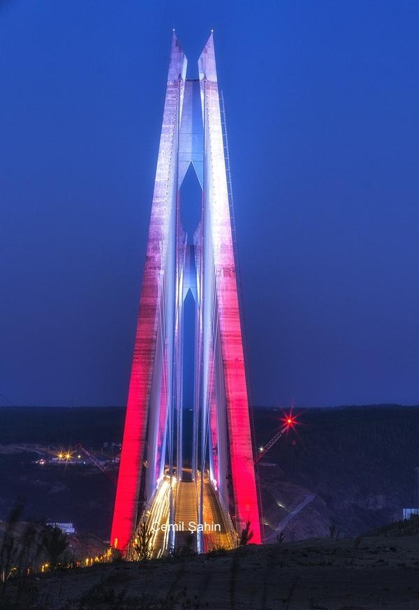 <p>Kubbelerin üstadı mimari fotoğraf sanatçısı Cemil Şahin bu kez Yavuz Sultan Selim Köprüsü'nden eşsiz karelere imza attı.</p>
