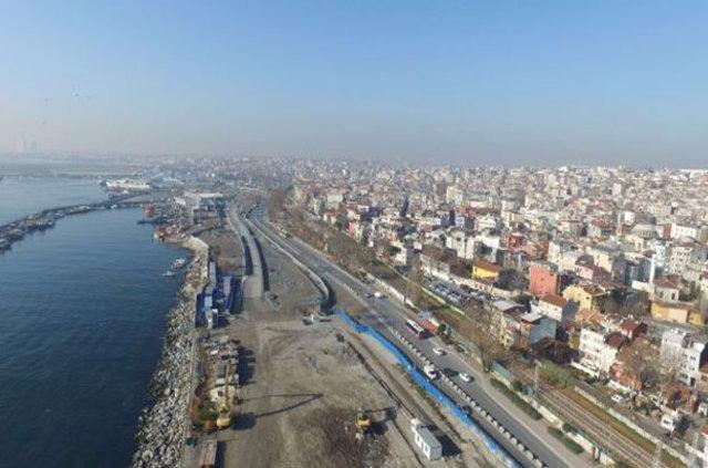 <p>Ulaştırma, Denizcilik ve Haberleşme Bakanlığı Altyapı Yatırımları Genel Müdürlüğü (AYGM) tarafından Kazlıçeşme-Göztepe hattında Yap-İşlet-Devret (YİD) modeliyle ihale edilen Avrasya Tüneli, bu sene tünel ve köprüler kategorisinde dünya çapında yılın en projesi seçildi.</p>
<p> </p>